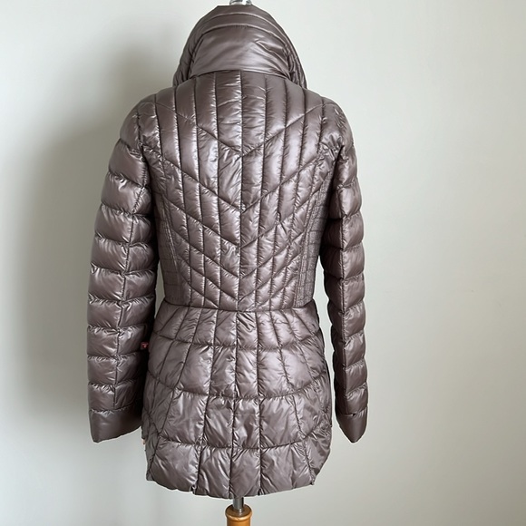 LIKE NEW! Bernardo packable primaloft jacket- Size Small - Picture 3 of 11